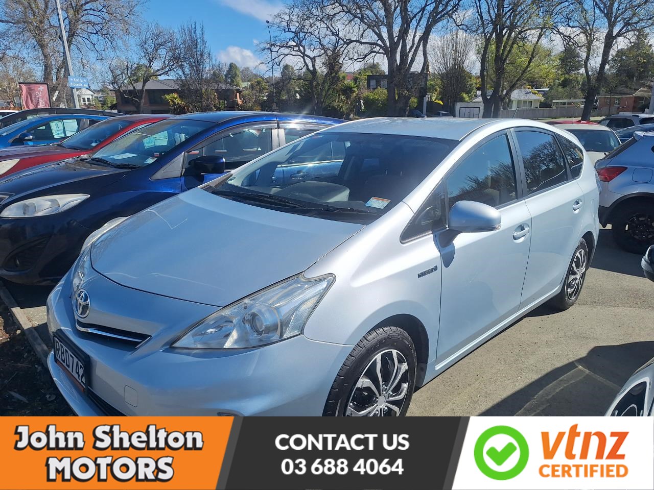 2013 Toyota PRIUS ALPHA  HYBRID