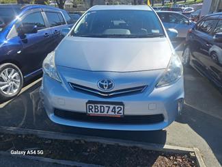 2013 Toyota PRIUS ALPHA  HYBRID - Thumbnail