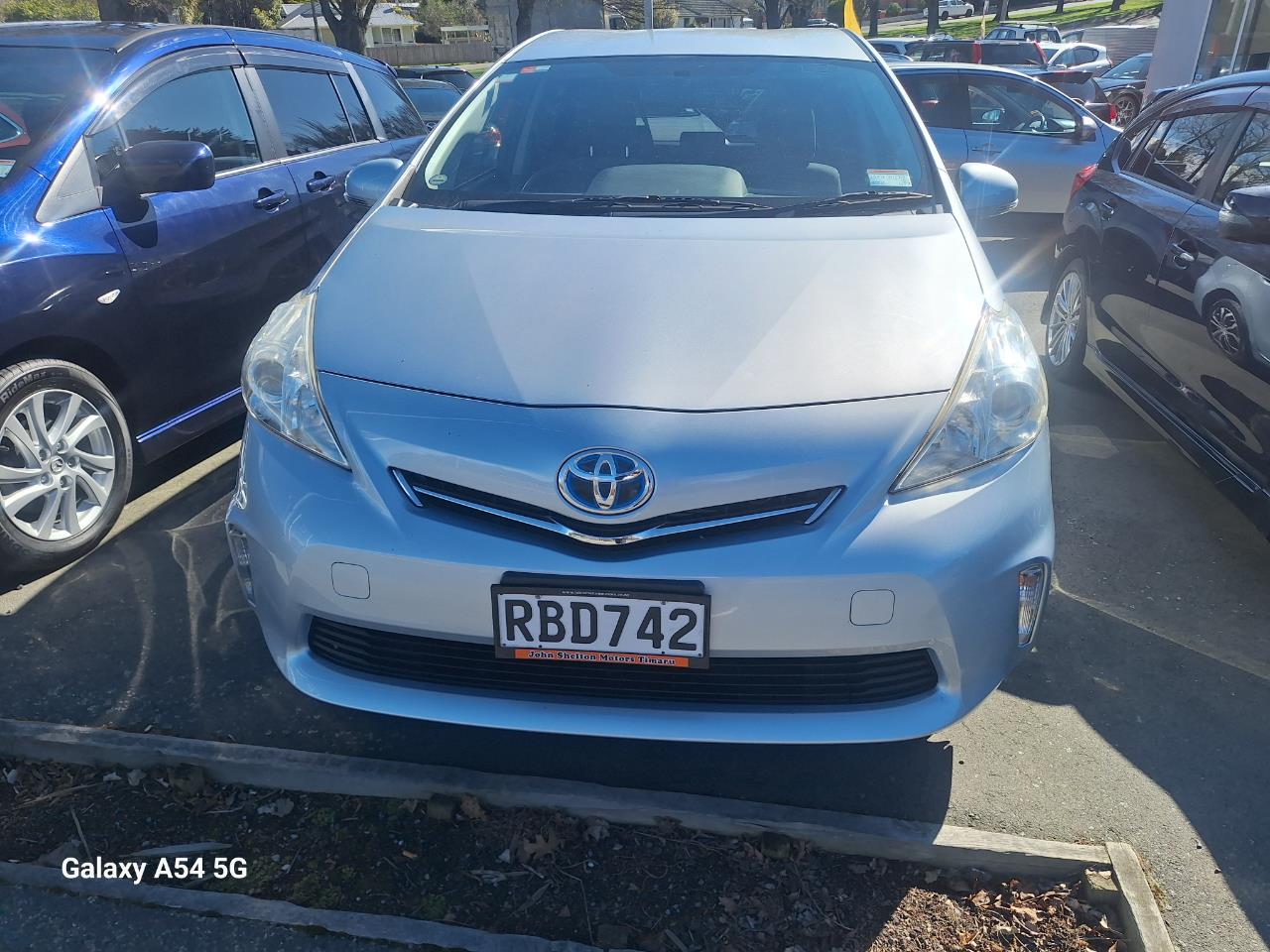 2013 Toyota PRIUS ALPHA  HYBRID