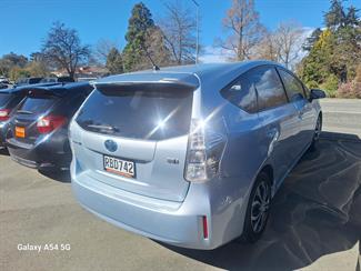 2013 Toyota PRIUS ALPHA  HYBRID - Thumbnail