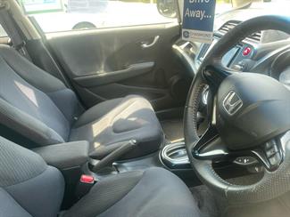 2013 Honda FIT HYBRID RS - Thumbnail