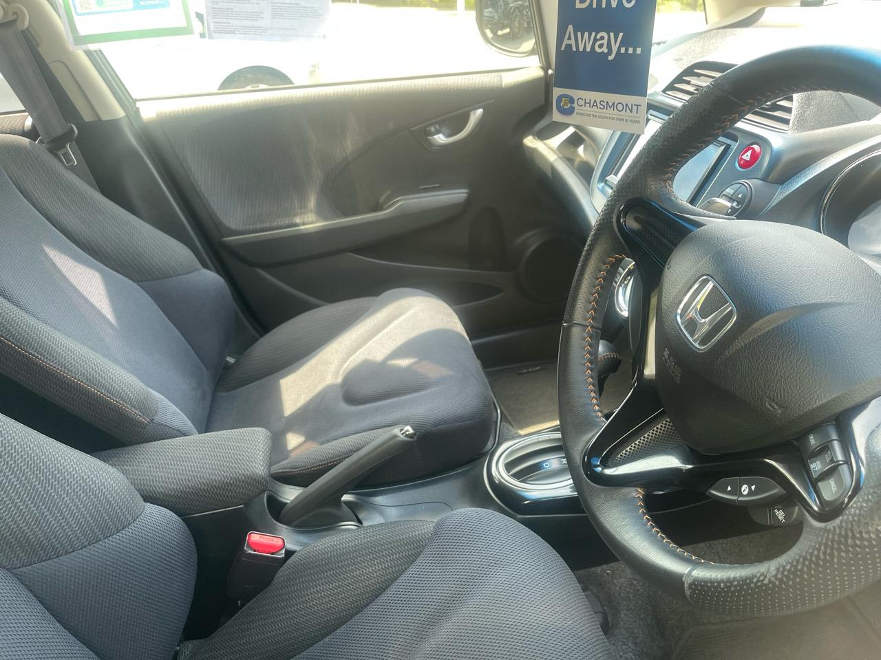 2013 Honda FIT HYBRID RS