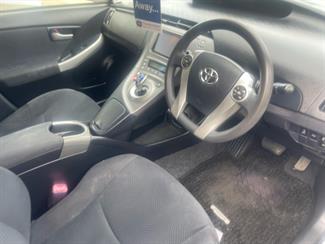 2013 Toyota prius hybrid. - Thumbnail