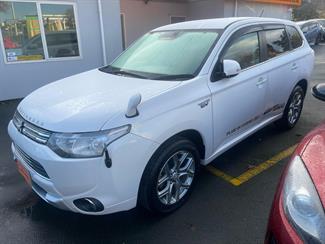 2014 Mitsubishi OUTLANDER PHEV HYBRID - Thumbnail