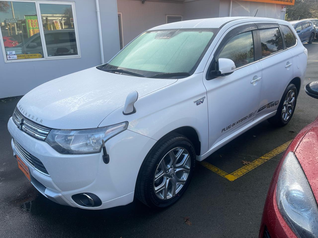 2014 Mitsubishi OUTLANDER PHEV HYBRID
