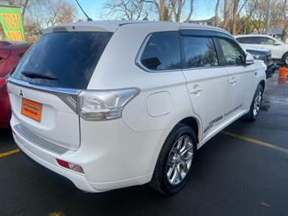 2014 Mitsubishi OUTLANDER PHEV HYBRID - Thumbnail