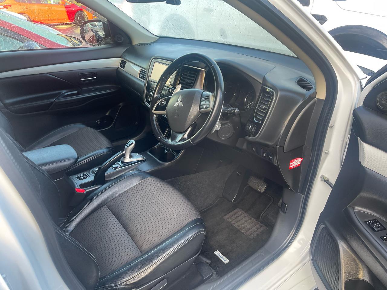 2014 Mitsubishi OUTLANDER PHEV HYBRID