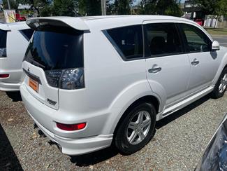 2010 Mitsubishi OUTLANDER ROADEST 7 SEATER  - Thumbnail