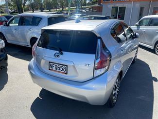 2015 Toyota Aqua Hybrid - Thumbnail