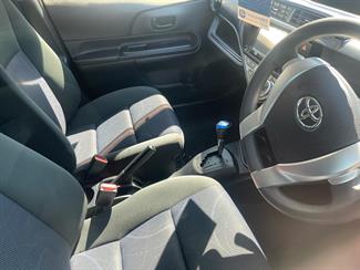 2015 Toyota Aqua Hybrid - Thumbnail