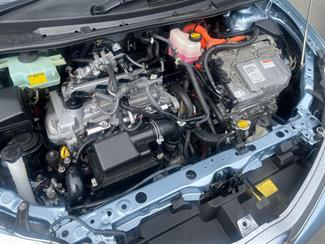 2013 Toyota corolla axio hybrid - Thumbnail