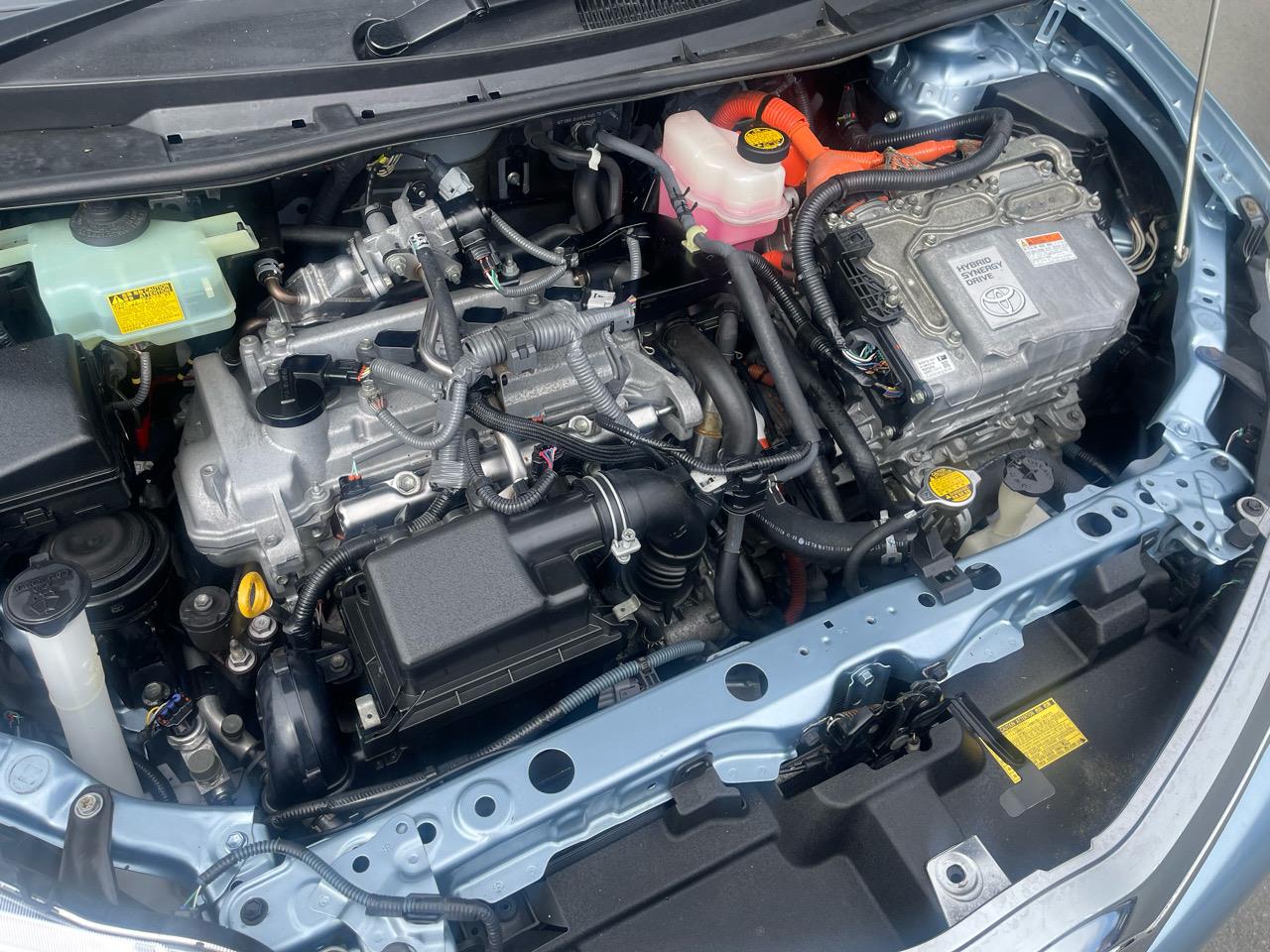 2013 Toyota corolla axio hybrid