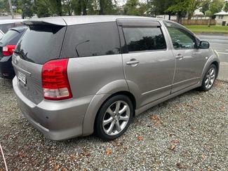 2005 Toyota WISH - Thumbnail