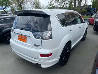 2011 Mitsubishi outlander 4wd 7 seater - Thumbnail