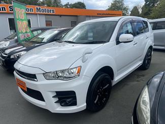 2011 Mitsubishi outlander 4wd 7 seater - Thumbnail