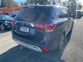 2022 Mitsubishi OUTLANDER 7 SEATER 4X4 KIWI NEW - Thumbnail