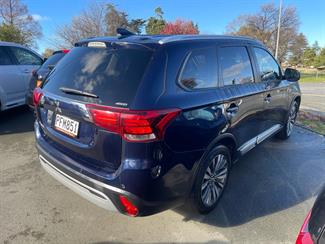 2022 Mitsubishi OUTLANDER 7 SEATER 4X4 KIWI NEW - Thumbnail