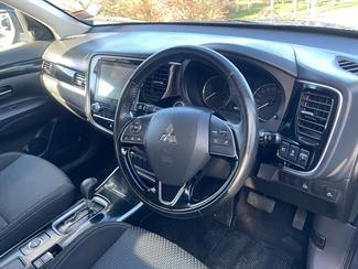 2022 Mitsubishi OUTLANDER 7 SEATER 4X4 KIWI NEW - Thumbnail