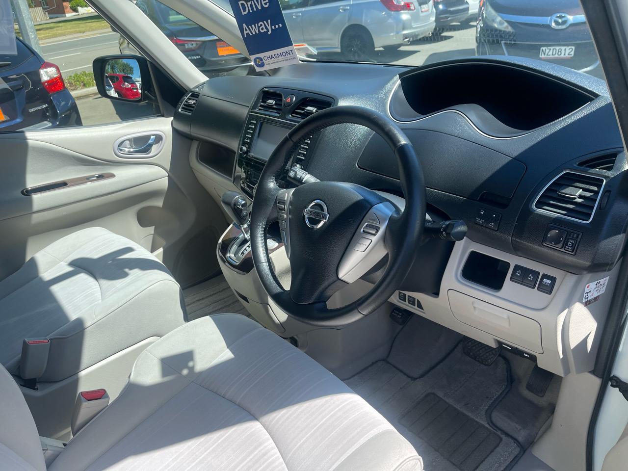 2012 Nissan serena 8 seater!