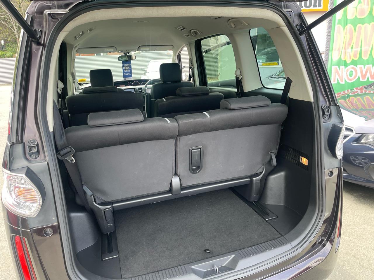 2009 Mazda Biante 8 seater