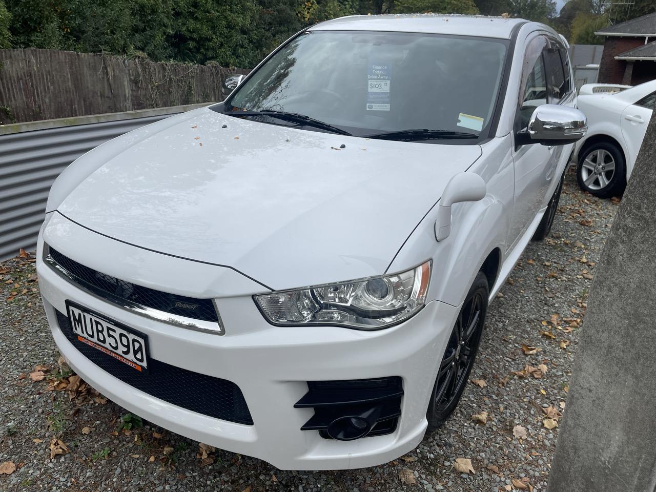 2010 Mitsubishi OUTLANDER ROADEST 7 SEATER 