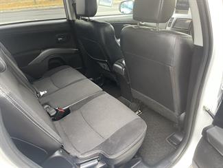 2010 Mitsubishi OUTLANDER ROADEST 7 SEATER  - Thumbnail