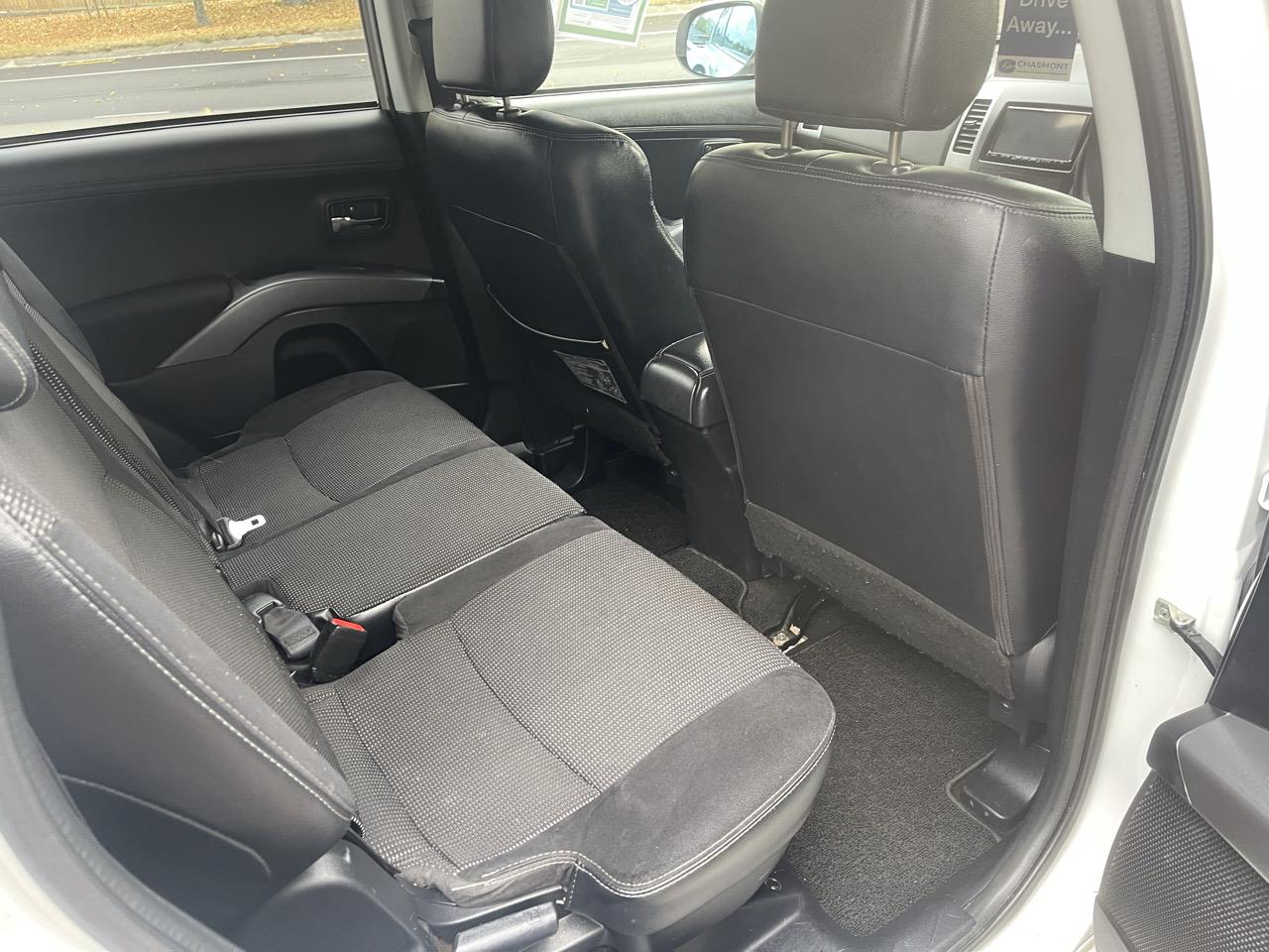 2010 Mitsubishi OUTLANDER ROADEST 7 SEATER 