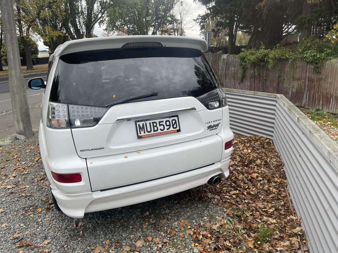 2010 Mitsubishi OUTLANDER ROADEST 7 SEATER 