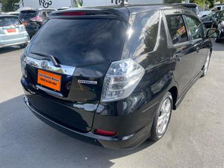 2012 Honda Fit Hybrid shuttle wagon - Thumbnail