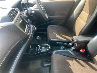 2012 Honda Fit Hybrid shuttle wagon - Thumbnail