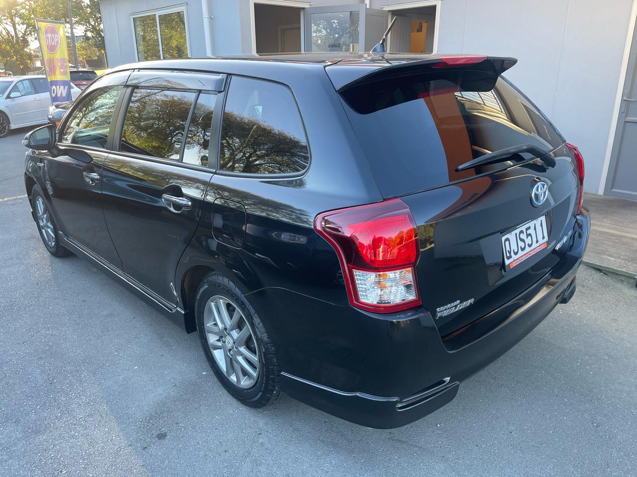 2014 Toyota corolla fielder hybrid