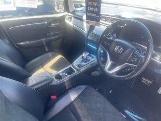 2016 Honda Fit Hybrid shuttle wagon - Thumbnail