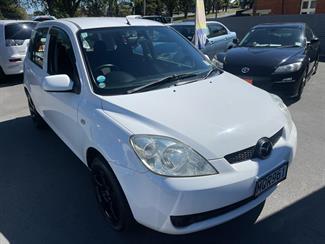 2006 Mazda demio 5 door hatch - Thumbnail