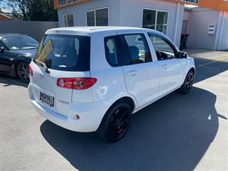 2006 Mazda demio 5 door hatch - Thumbnail