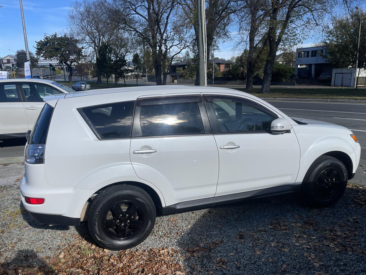 2010 Mitsubishi outlander 7 seater